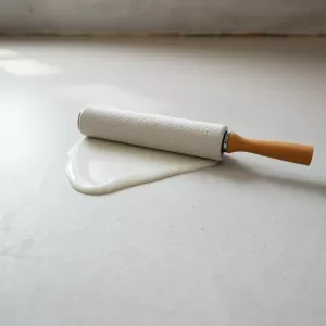 Czy gruntować hydroizolację przed płytkami